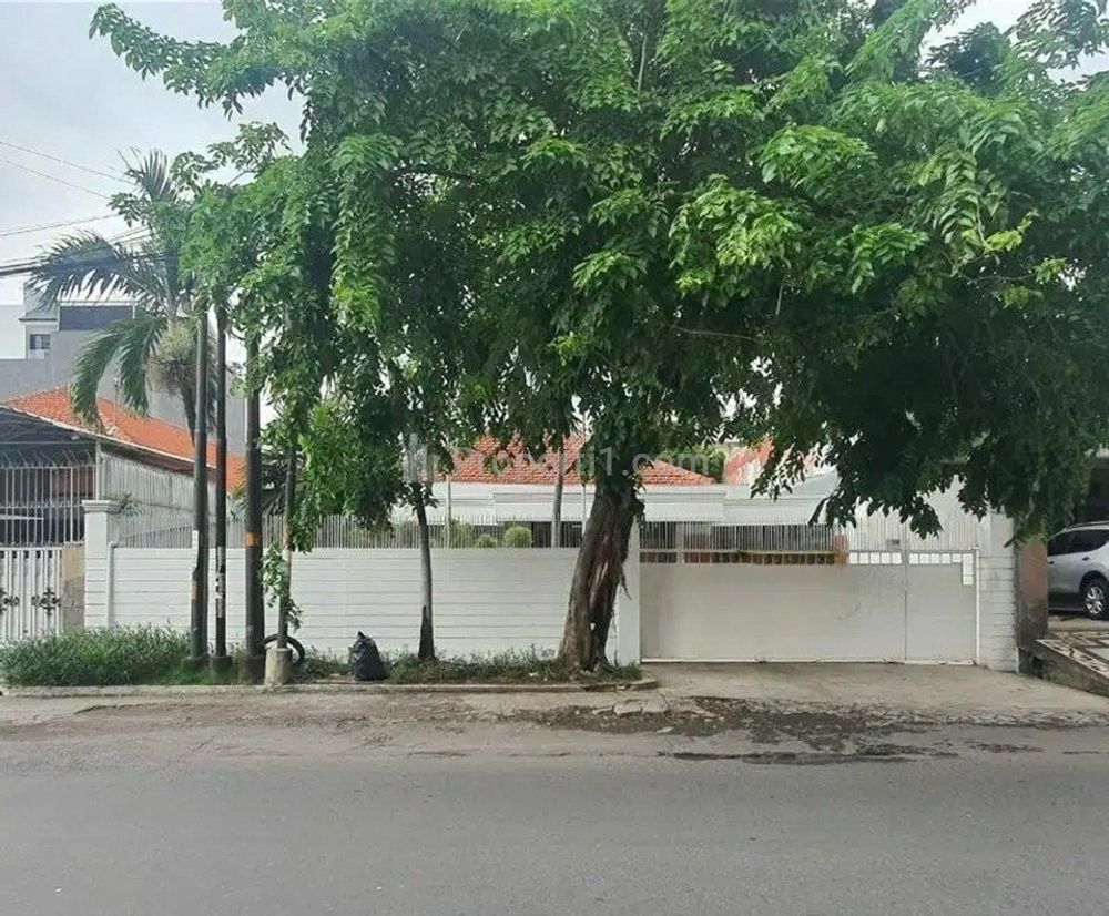 Jual Rumah Mewah di Jalan Dharmahusada Surabaya Strategis