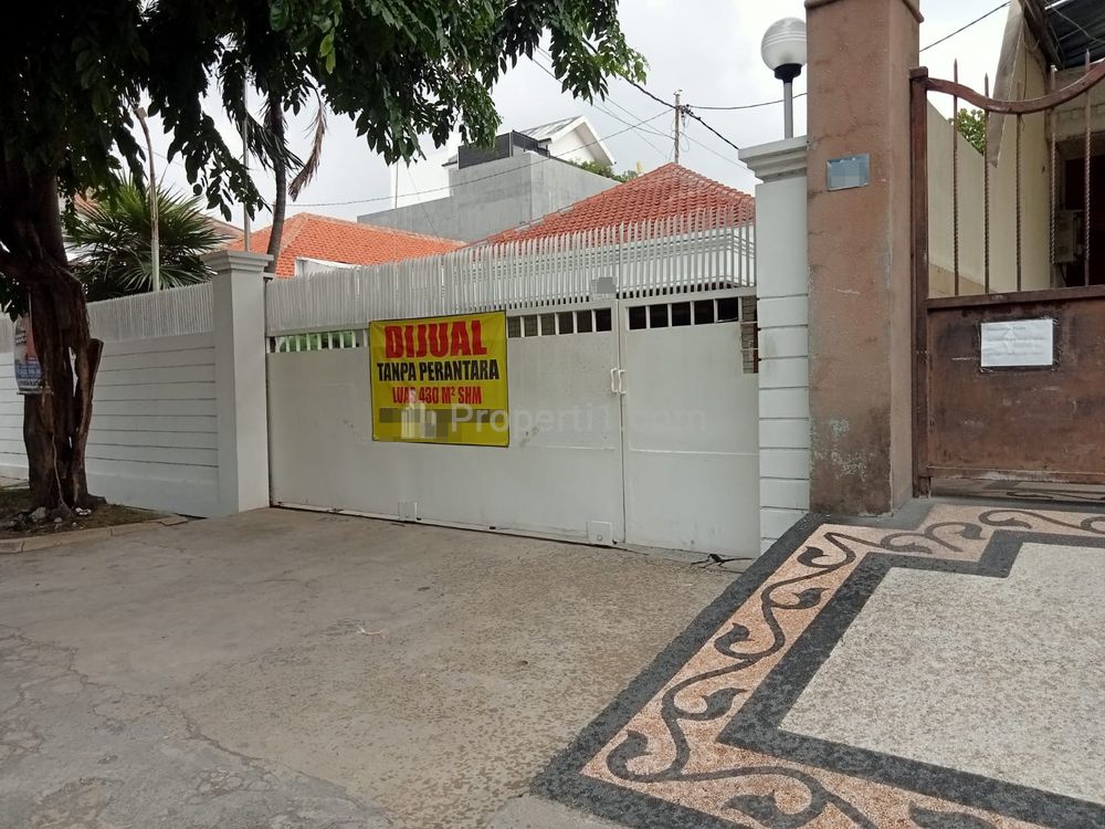Jual Rumah Mewah di Jalan Dharmahusada Surabaya Strategis