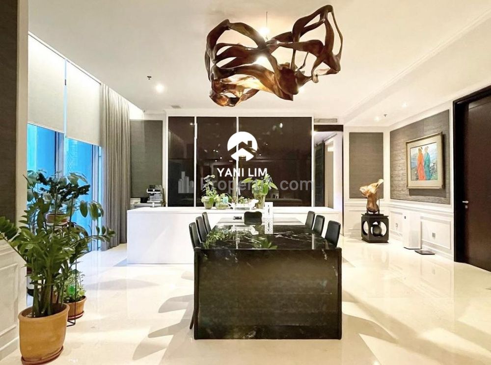 Jual Apartemen Senopati Suites Termurah, 3 BR 300 sqm, Renovated, View Sudirman, Ready To Move In, Direct Owner Yani Lim 08174969303