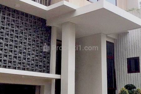 Disewakan Town House di Kemang Jakarta Selatan STD398