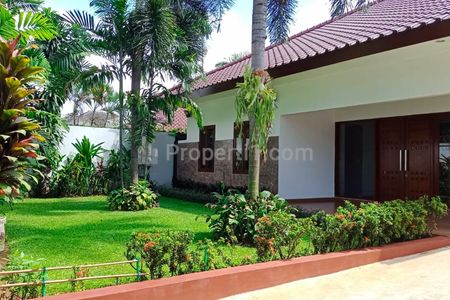 Sewa Rumah Mewah dengan Kolam Renang di Kemang, Jakarta Selatan