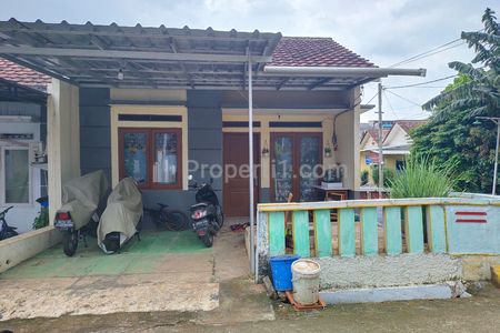 Dijual Murah Rumah Dalam Cluster Posisi Huk di Jalan Jembatan Serong, Cipayung, Depok