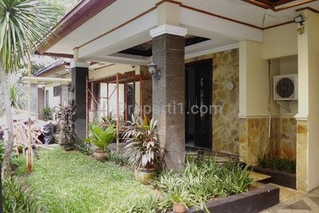 Disewakan Rumah di Kebayoran Baru Jakarta Selatan STD008