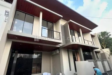 Dijual Rumah Baru Mewah Kontemporer Full Furnish Ada Kolam Renang di Condong Catur Sleman