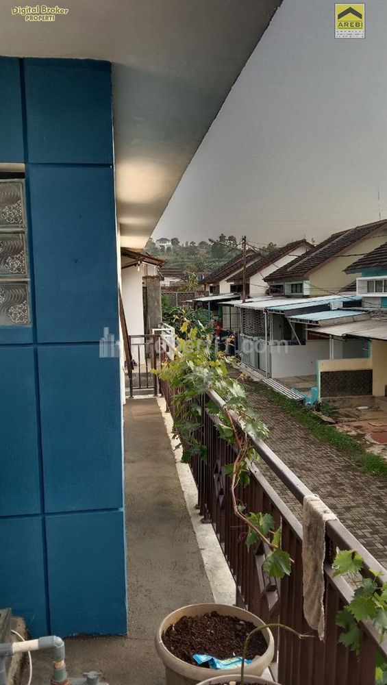 Jual / Take Over Rumah Hoek Siap Huni Termurah Asri dan Nyaman Selangkah Ke Kota Cimahi