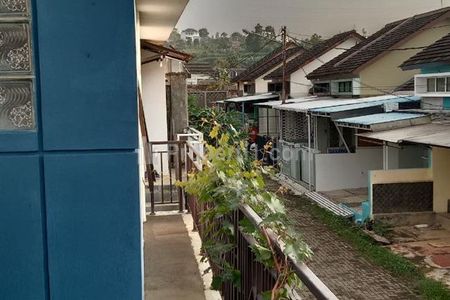 Jual / Take Over Rumah Hoek Siap Huni Termurah Asri dan Nyaman Selangkah Ke Kota Cimahi