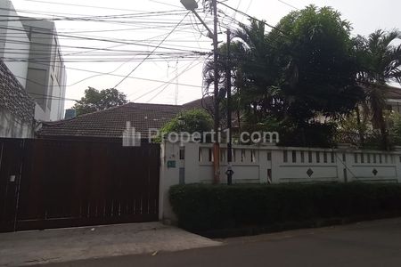 Disewakan Rumah Besar 1 Lantai dengan Taman & Pool di Cipete Jakarta Selatan