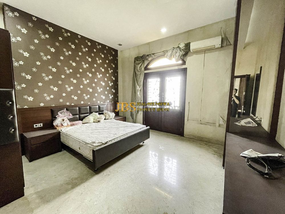 Jual Rumah Siap Huni di Komplek The Palace Residence Jalan Mustang - Medan