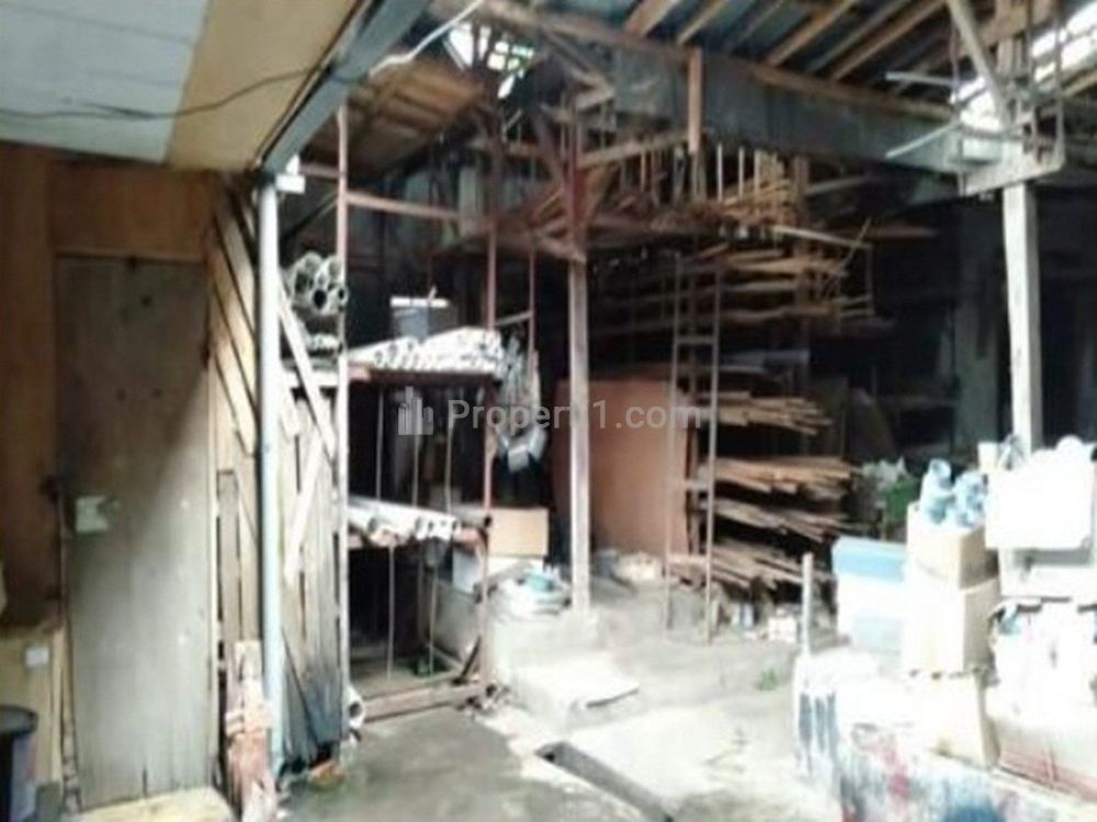 Jual Rumah Cocok untuk Usaha di Jalan Raya Tanjungsari Sumedang