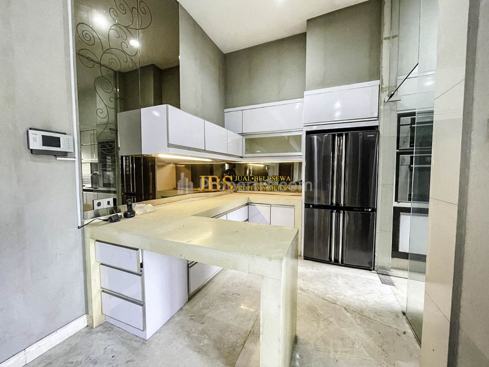 Jual Rumah Siap Huni di Komplek The Palace Residence Jalan Mustang - Medan