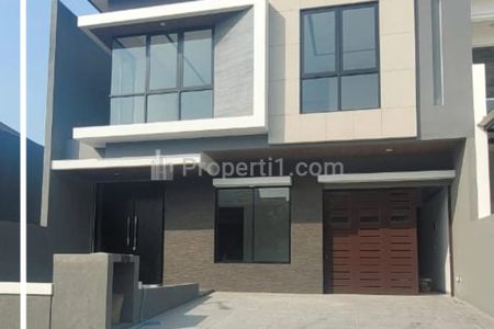 Dijual Rumah Baru Woodland Citraland Surabaya JUMBO GRANITE Tile Garasi Carport 3 Mobil