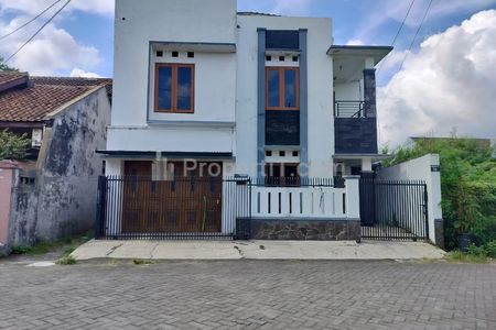 Dijual Rumah Minimalis 2 Lantai Tanah Luas Dalam Perumahan di Jl. Palagan Km 1 Sleman