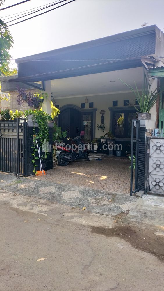 Tampak depan dan carport