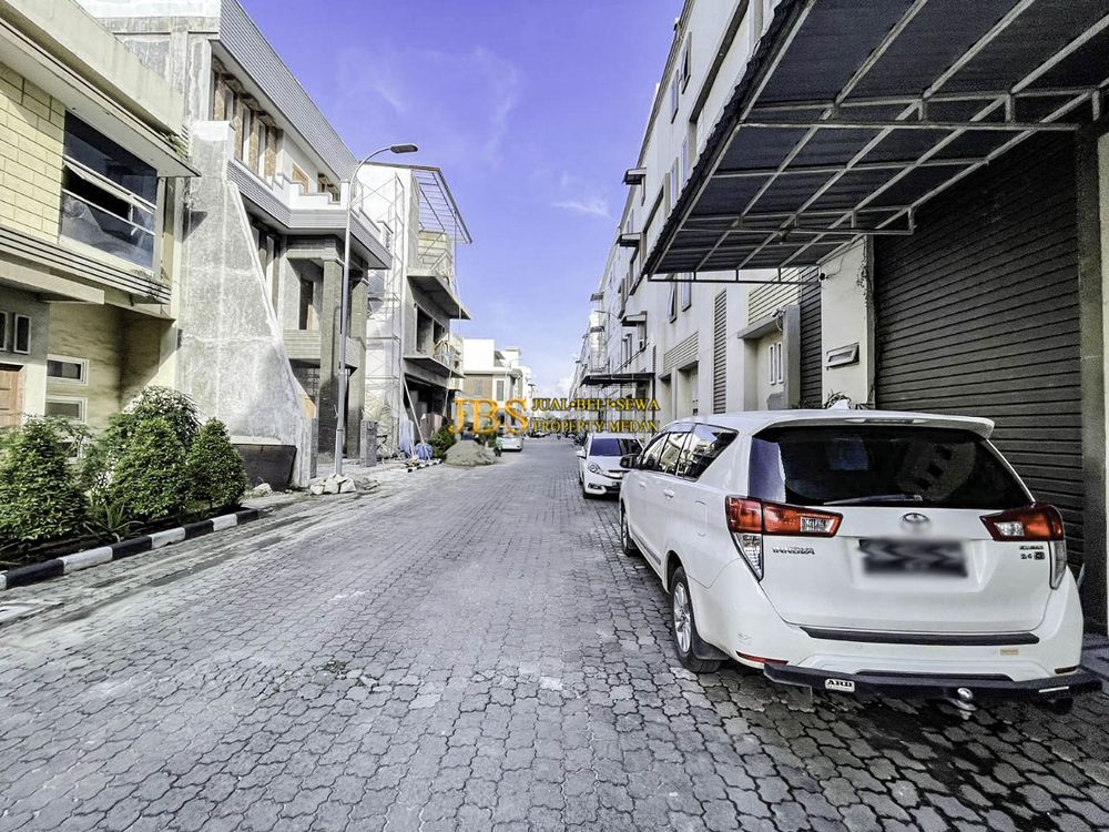 Jual Rumah 2.5 Tingkat di Komplek Grand Cemara Jalan Casablanca - Medan