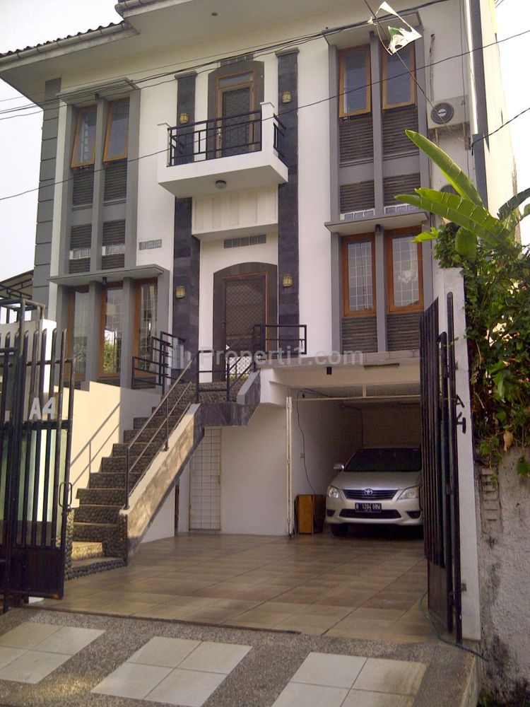 Dijual Rumah Mewah 3 Lantai di Jl. Bangka, Kemang, Jakarta Selatan