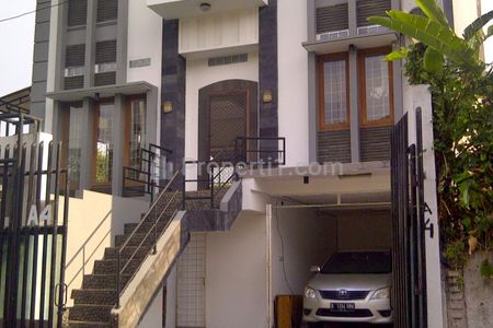 Dijual Rumah Mewah 3 Lantai di Jl. Bangka, Kemang, Jakarta Selatan