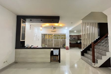 TURUN HARGA!! Dijual Rumah 2.5 Tingkat Siap Huni di Komplek Helios Villas - Medan