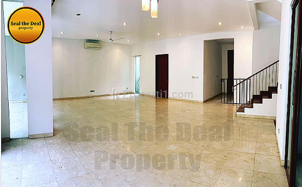 Disewakan Rumah 5+2 Kamar Tidur di Kemang Jakarta Selatan, Ada Kolam Renang STD412