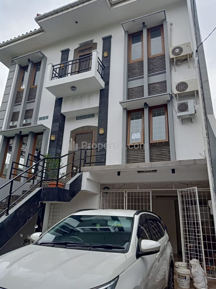 Dijual Rumah Mewah 3 Lantai di Jl. Bangka, Kemang, Jakarta Selatan