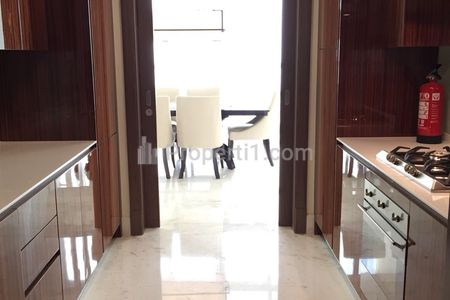 Sewa Apartemen Botanica Simprug 2 Bedrooms Private Lift