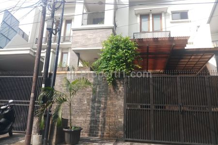 Sewa Rumah Siap Huni di Senopati SCBD Area, Kebayoran Baru, Jakarta Selatan