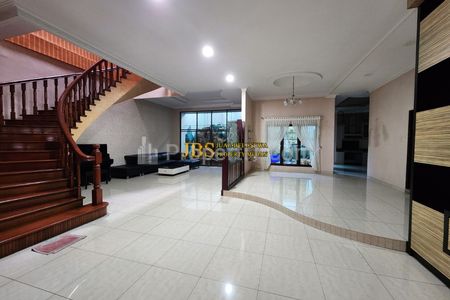 Dijual Rumah Baru 2,5 Tingkat di Komplek Cemara Asri (Tahap 2) Jalan Dahlia - Medan