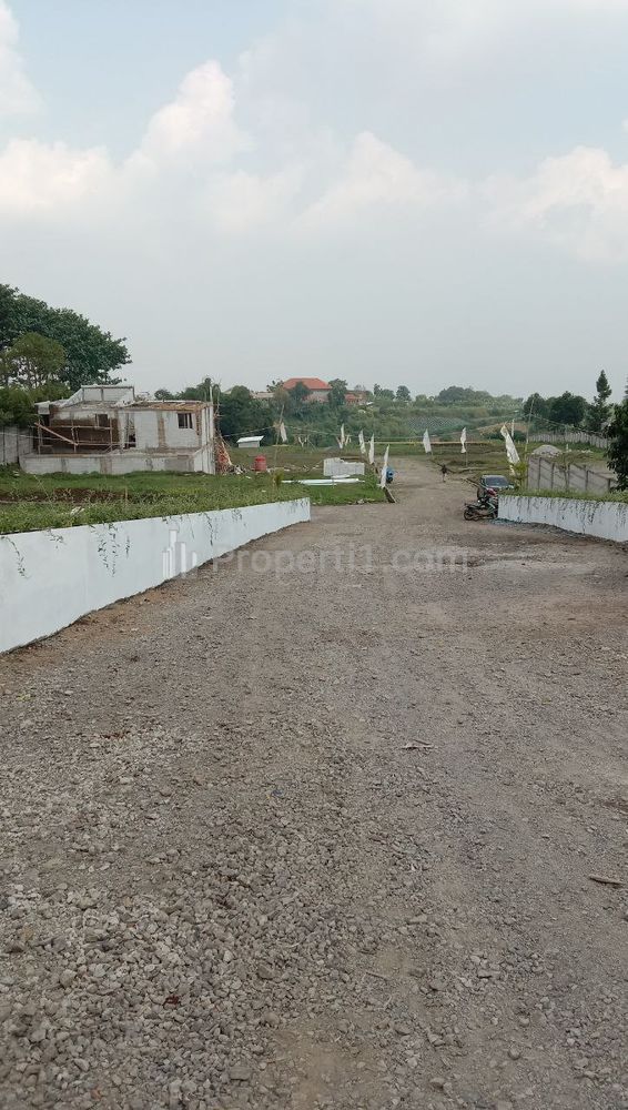 Dijual Rumah Siap Huni 2 Lantai Harga Termurah View Perkotaan dan Pegunungan di Jalur Wisata Cisarua Lembang Bandung