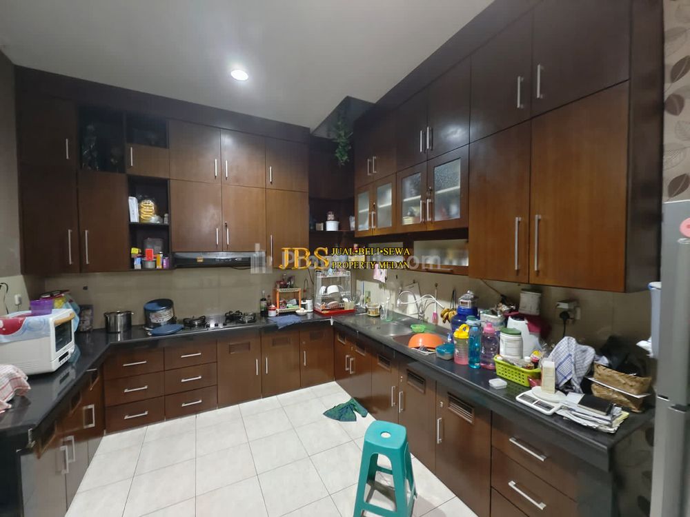 Dijual Ruko 3.5 Tingkat di Komplek Cemara Asri Jalan Boulevard Raya - Medan