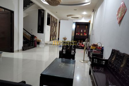 TURUN HARGA!! Jual Rumah 2.5 Tingkat di Komplek River Valley Jalan Labotarium - Medan