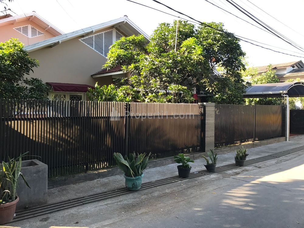 Dijual Rumah Mewah di Sarijadi Bandung
