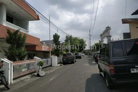 Dijual Rumah dan Kost Strategis Pinggir Jalan Aspal di Timoho Baciro Yogyakarta