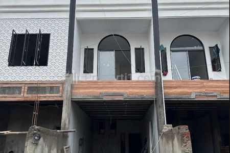 Dijual Rumah Baru 3 Lantai, Kondisi Hampir Jadi (Ready Agustus 2024),  Lokasi Strategis di Tanjung Duren Jakarta Barat