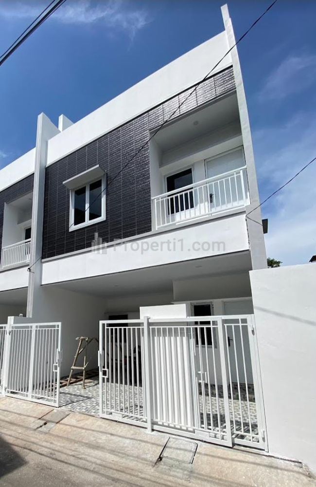 Dijual Rumah Baru 3 Lantai, Kondisi Hampir Jadi (Ready Sept 2024), Lokasi Strategis di Tanjung Duren Jakarta Barat