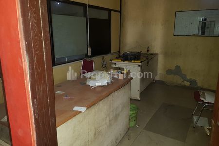 Dijual Tempat Usaha Cocok untuk Gudang Bengkel Lokasi di Magetan, Siap Pakai