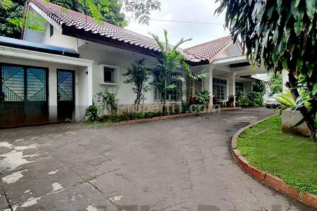 Dijual Cepat Rumah Hitung Tanah di Senopati/Selong/SCBD Jakarta Selatan, Luas Tanah 1.429m2 STDN0084