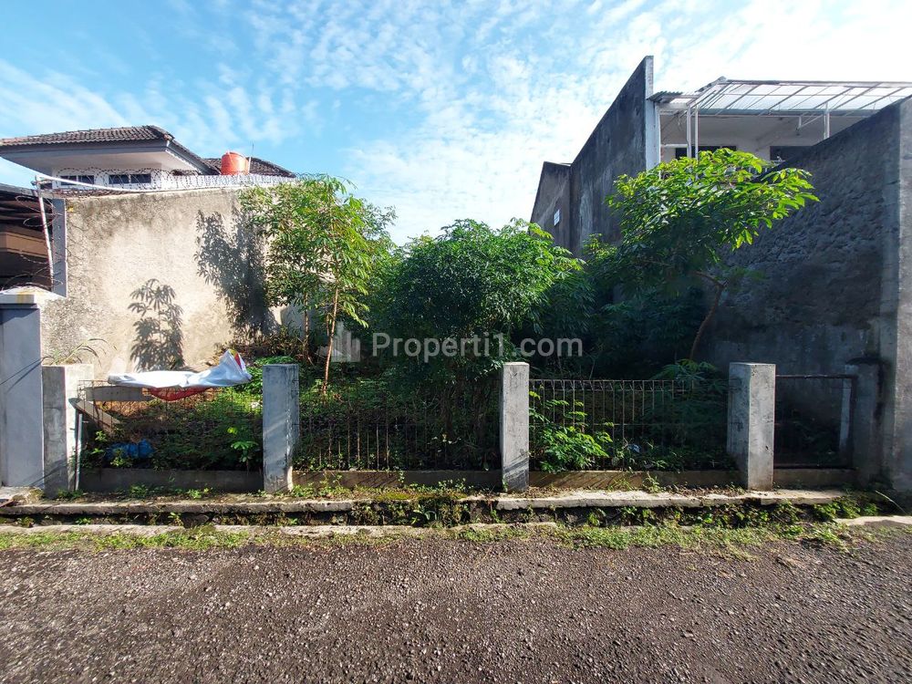 Tampak Depan Tanah Padat