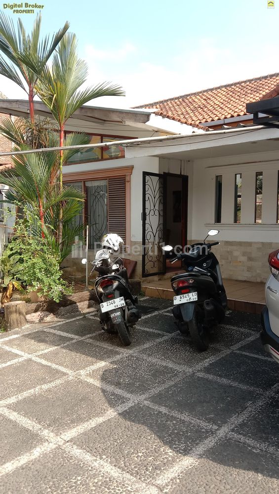 Jual Rumah Asri Luas Nyaman dan Aman di Kawasan Premium Antapani Bandung