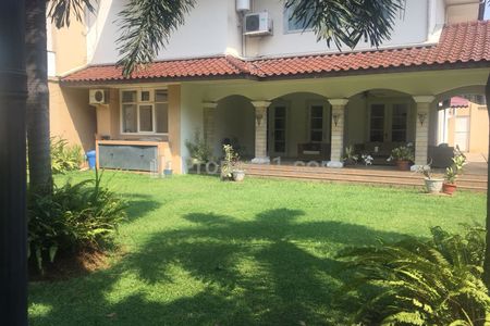 Disewakan Rumah dengan Garden & Private Pool di Lembong House - Pejaten Barat, Jakarta Selatan