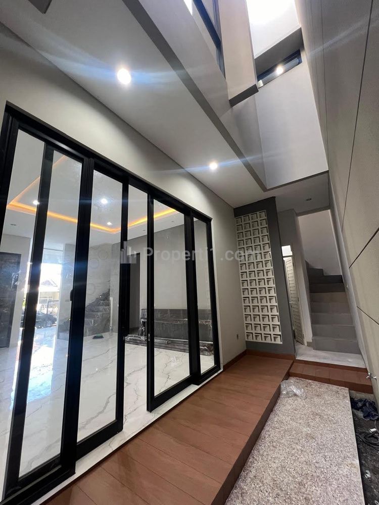 Rumah Dijual di Manyar Jaya Surabaya Timur New Gress Premium Siap Huni