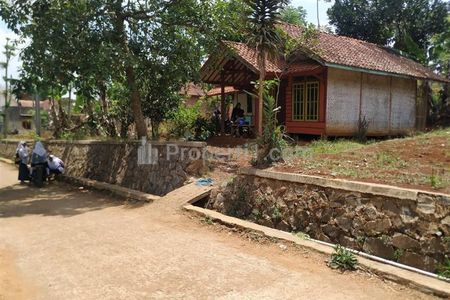 Jual Murah Tanah Pekarangan Bonus Rumah Kayu Suasana Perkampungan Asri Sejuk di Arjasari Banjaran Bandung