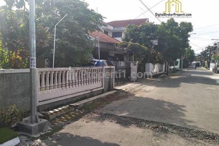 Jual Cepat Rumah Lama Tanah Luas Asri dan Nyaman Jalan Lebar di Sayap Turangga Bandung