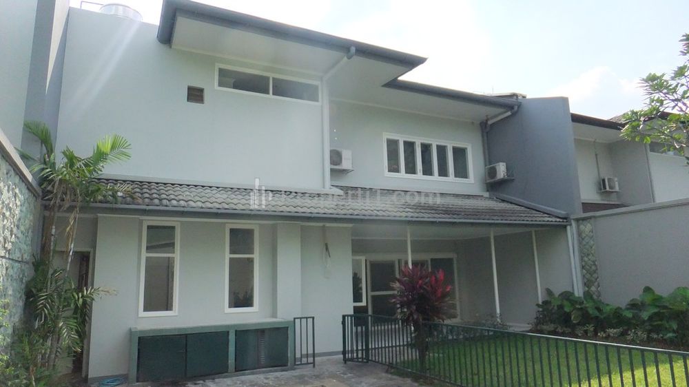 Disewakan Rumah dengan Garden & Pool - Lembong House, Cipete, Jakarta Selatan