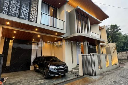 Dijual Rumah Mewah Kontemporer Full Furnish Ada Kolam Renang di Condongcatur Yogyakarta