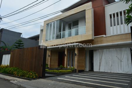 Jual Rumah Siap Huni di Gang Bambu Kuning Benda Kemang, Dekat Raya Buncit, Jakarta Selatan