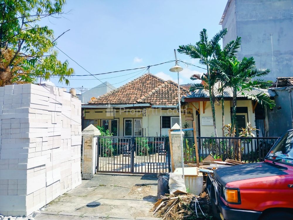 Rumah Dijual Classic Strategis di Jalan Rokan, Darmo, Wonokromo, Surabaya Selatan