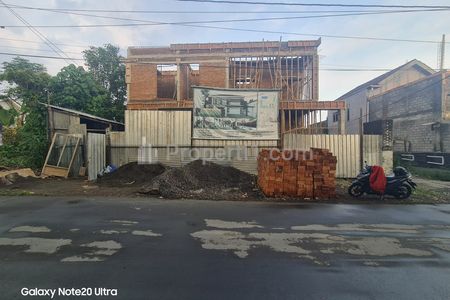 Dijual Rumah Mewah Full Furnish Ada Kolam Renang di Area Jogja Bay Maguwoharjo Yogyakarta