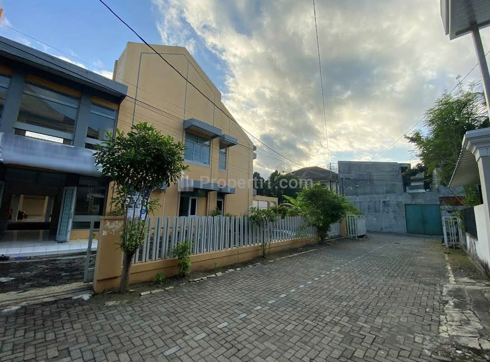 Dijual Kost Exclusive 39 Kamar Tanah Luas Ring 1 UGM di Pogung Jl. Kaliurang Km 4 Sleman Yogyakarta