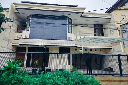 Rumah Dijual di Dukuh Kupang Barat, Dukuh Pakis, Strategis di Surabaya Barat