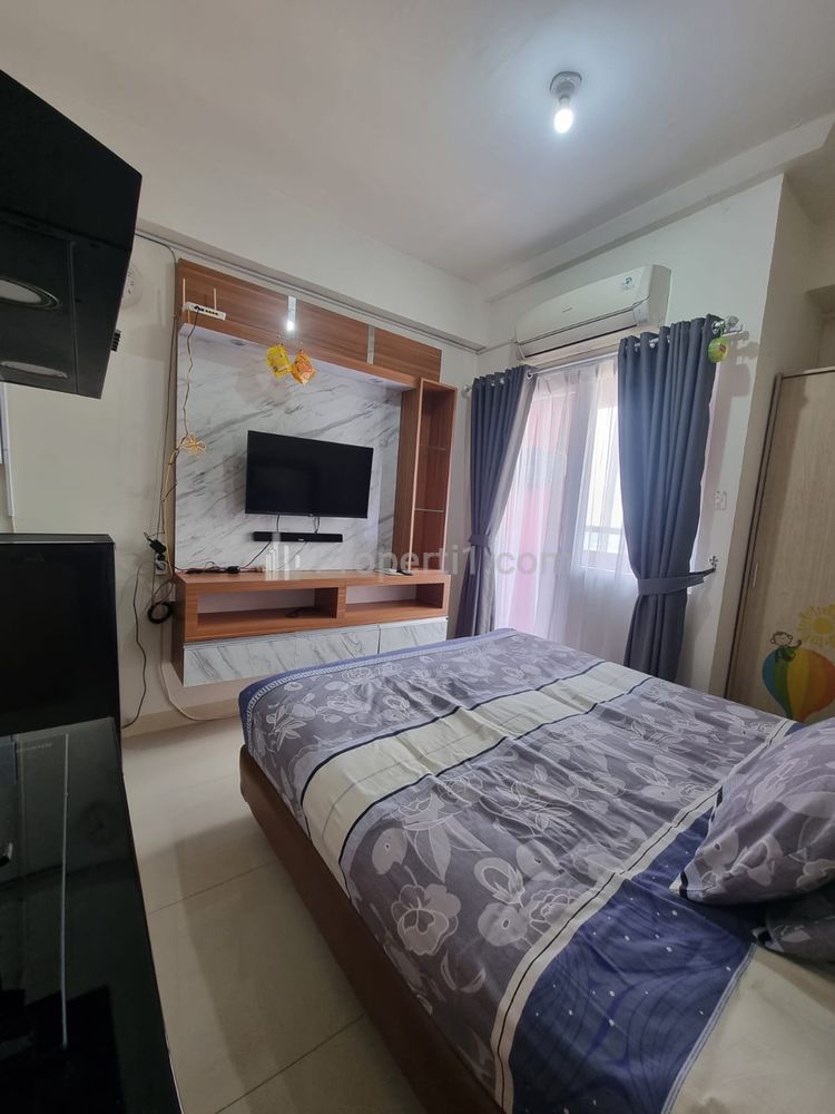 Sewa Unit Apartemen Green Pramuka City Dekat dengan Mall GPS - Studio Furnished