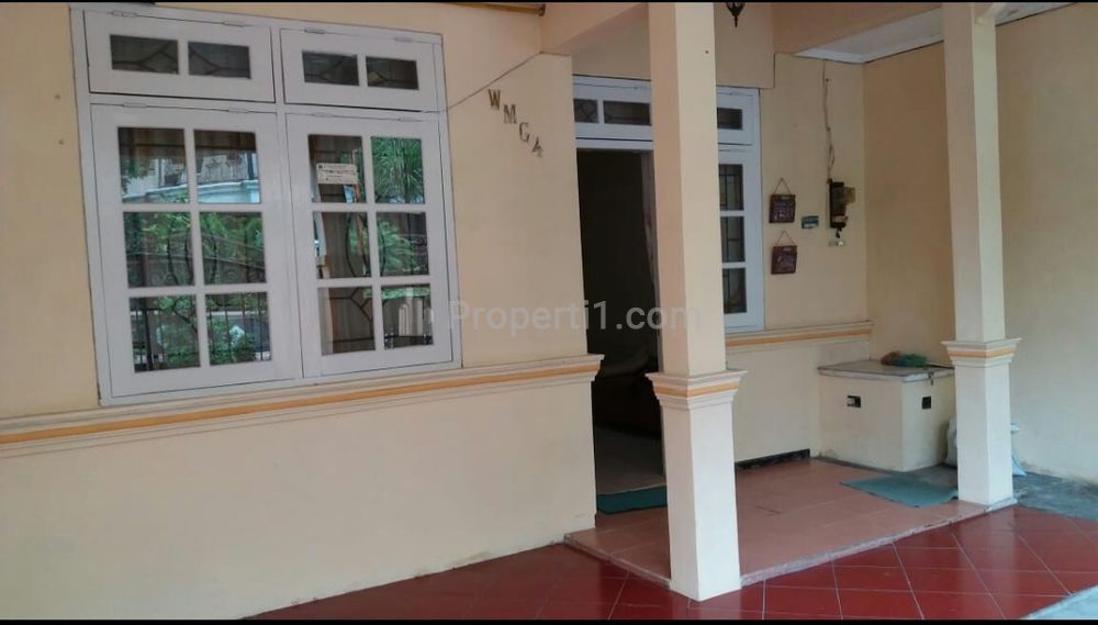Jual Rumah TERAWAT MINIMALIS di Area Wisma Medokan Tengah Belakang Graha YKP Surabaya Timur